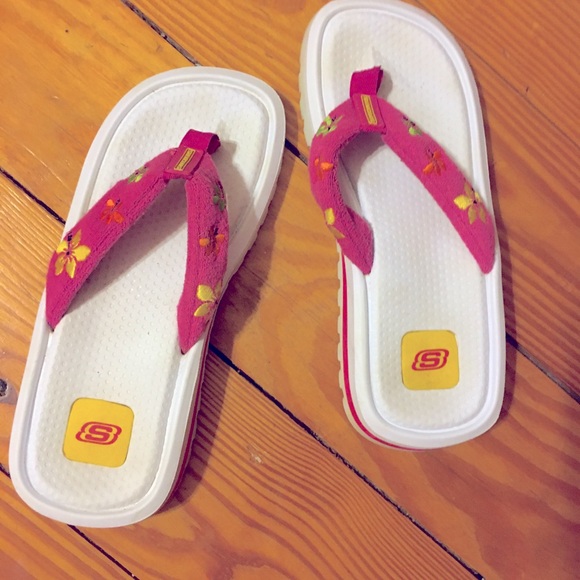 skechers cloth flip flops